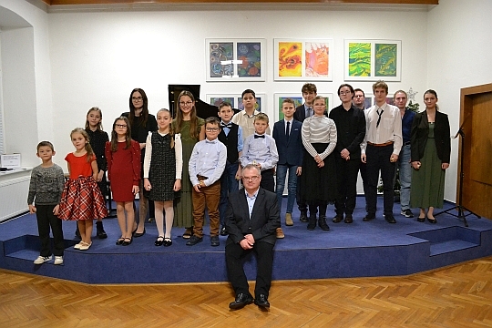 Klavírní besídka<span class='fst-italic fs-6 d-block mt-1'>p. uč. Fischer</span>