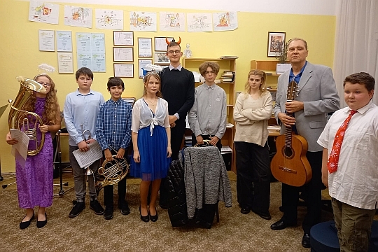 Žesťovo-kytarová besídka<span class='fst-italic fs-6 d-block mt-1'>p. uč. Šindler</span>