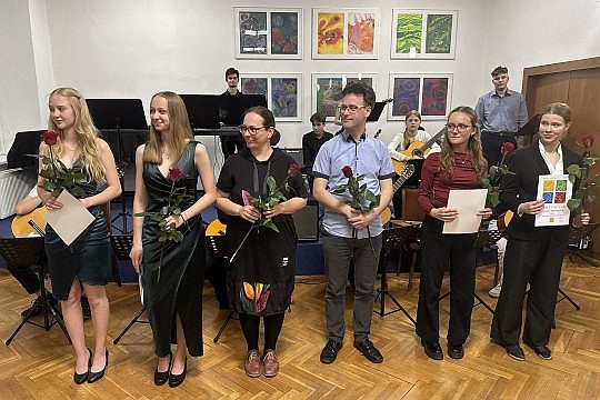 Absolventský koncert<span class='fst-italic fs-6 d-block mt-1'>flétny a kytary</span>