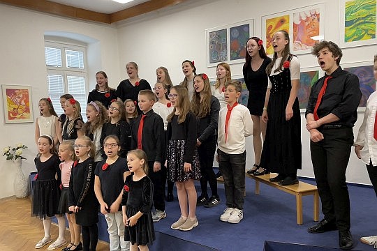 Podvečer s pěvekcými sbory<span class='fst-italic fs-6 d-block mt-1'>p. uč. Patceltová</span>